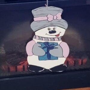 SNOWMAN HOLDING GIFT